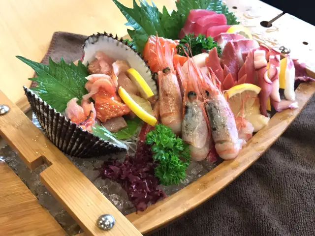 Sushi + Rotary Sushi Bar Food Photo 7