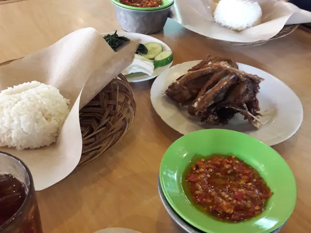 Gambar Makanan Bebek Goreng H. Slamet 1