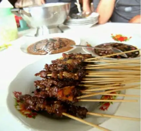 Sate & Gule H. Etom