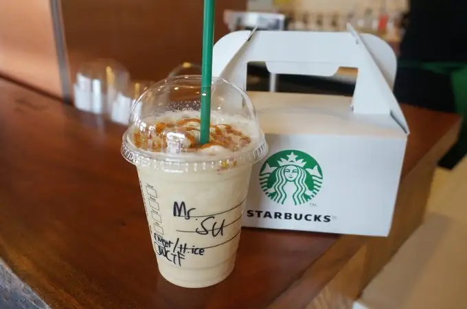 Gambar Makanan Starbucks Discovery Shopping Mal 4