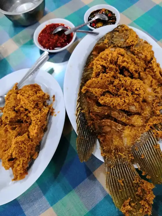 Gambar Makanan Ayam Goreng Suharti 11