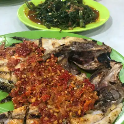 Seafood & Ikan Bakar "Bahari 52"