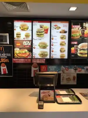 McDonald&apos;s'nin yemek ve ambiyans fotoğrafları 2