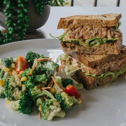 Gambar Makanan Salad & Sandwich by Sted, Canggu 12