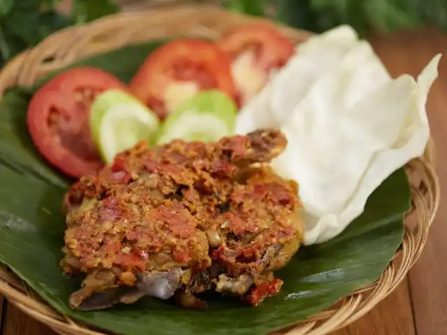 Gambar Makanan Ayam Gepuk Sambal Bawang Pak Gembus 6