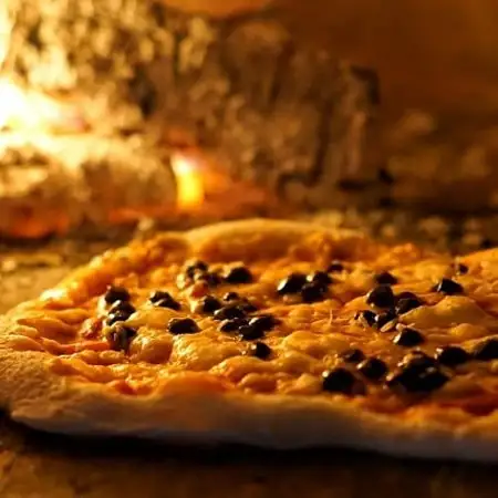 Gambar Makanan Pizza Kayu Kobong(Wood Fired Pizza) 1