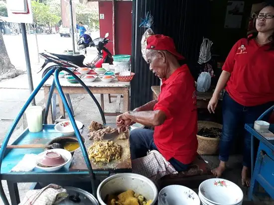 Gambar Makanan Empal Gentong Bu Darma 14