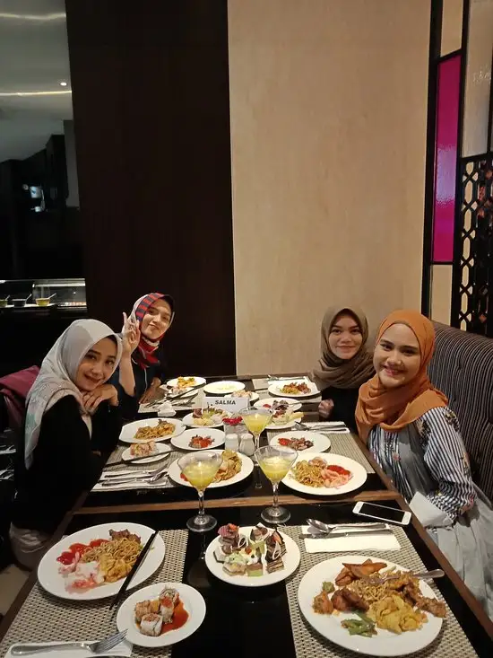 Gambar Makanan Mosaic All Day Dining Restaurant 8