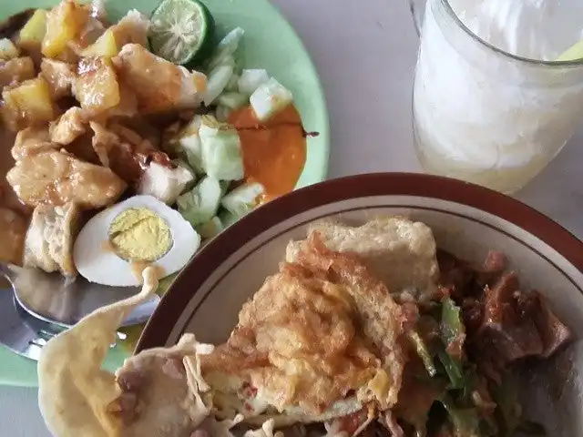 Gambar Makanan Pujasera PB Sudirman 13