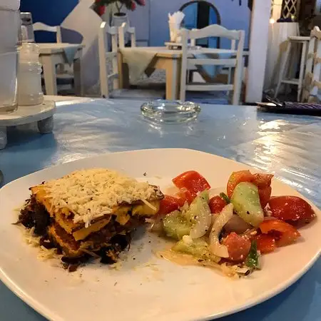 Gambar Makanan Santorini Greek Restaurant 10