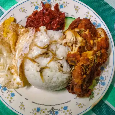 MAK LIN NASI LEMAK