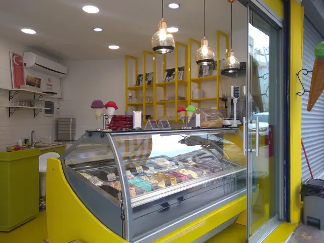 Bayram Usta Dondurma & Tatlı'nin yemek ve ambiyans fotoğrafları 1