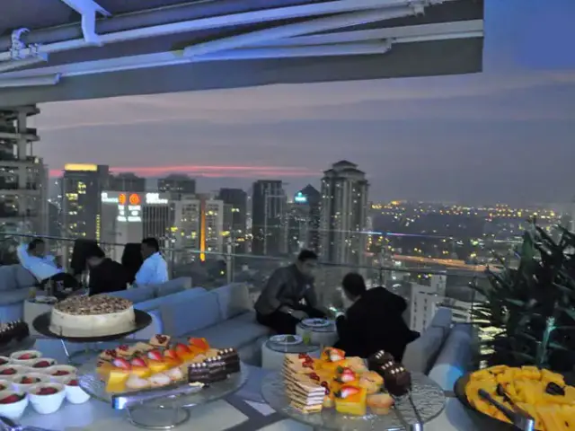 View Rooftop Bar - G Tower Food Photo 6
