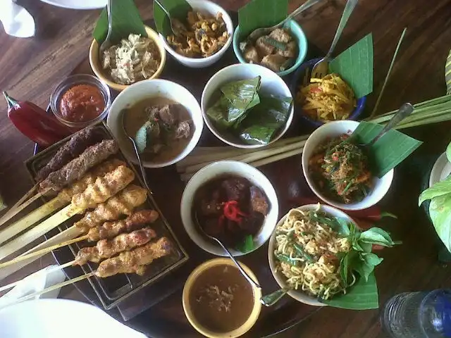 Gambar Makanan Bumbu Bali Restaurant & Cooking School 8