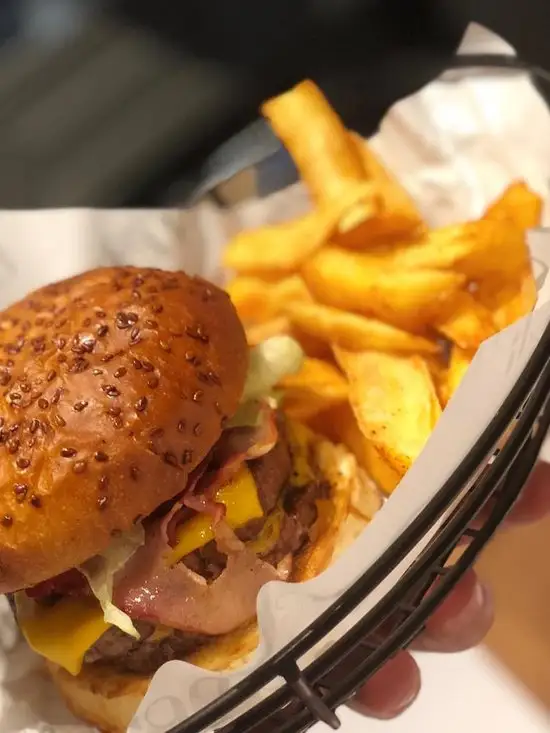 Mengoli Burgers Steak Fries'nin yemek ve ambiyans fotoğrafları 32