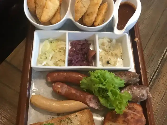 Gambar Makanan BAVARIAN HAUS Bratwurst'n Grill 15