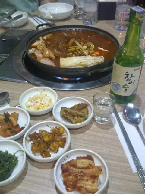Gambar Makanan Kimchi Table and Bar 9