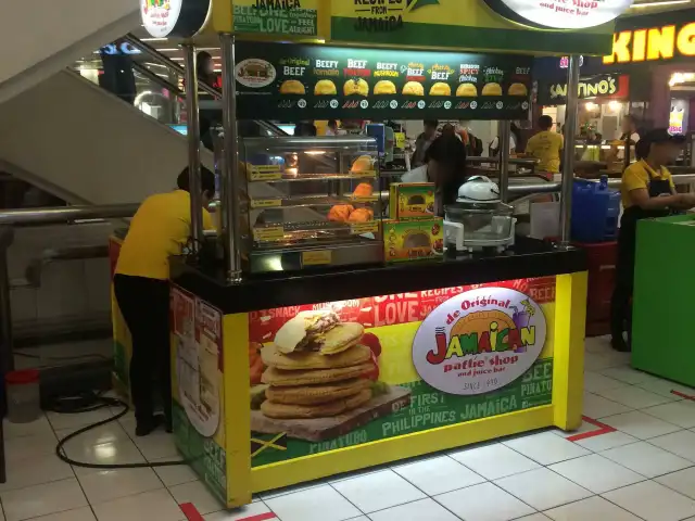 de Original Jamaican Pattie Shop and Juice Bar Food Photo 4