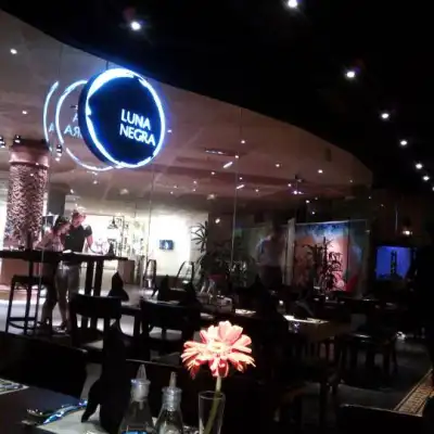 Luna Negra Bar & Restaurant