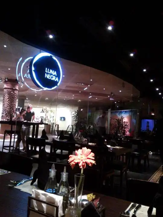 Gambar Makanan Luna Negra Bar & Restaurant 1