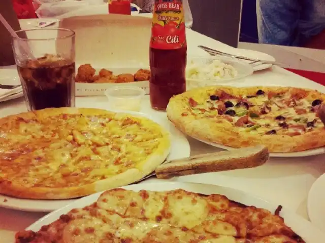 Domino's Pizza Food Photo 2