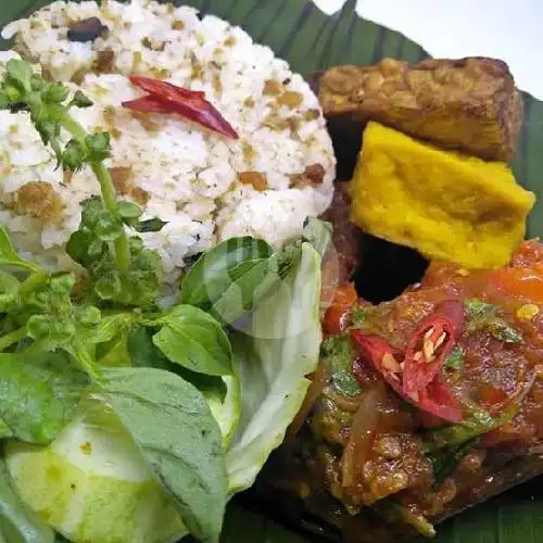 Gambar Makanan Ayam Serundeng Dan Ayam Penyet Ibu Yayan, Paledang 1