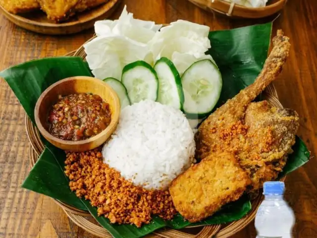 Gambar Makanan Ayam Goreng Lemoe, Kayu Jati 20