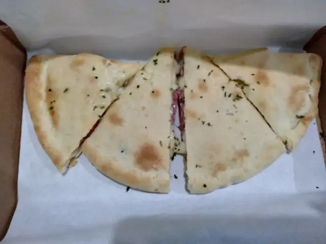 Gambar Makanan Monster Cheese Pizza 1