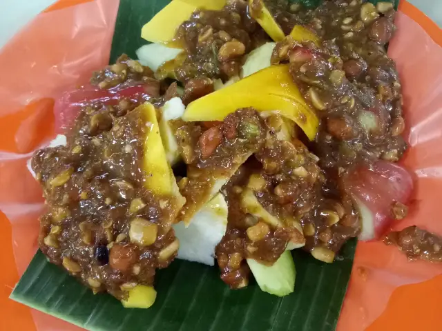 Gambar Makanan Rujak Kolam Medan 11