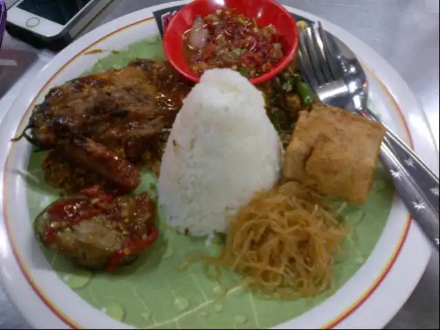 Gambar Makanan Ayam Bakar Wong Solo 10