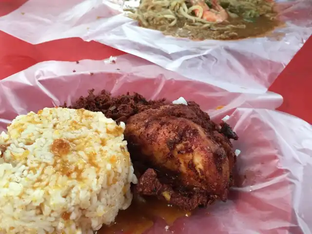 Nasi Lemak Kukus Iskandar Ayam Goreng Halia Food Photo 2