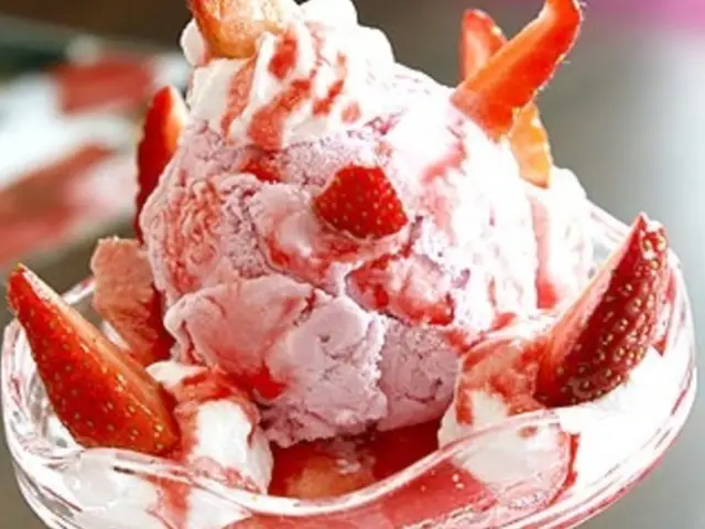 Strawberry Forever Desserts Cafe Food Photo 2