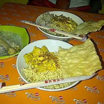 Mie ayam terbang "Ibu Aji"