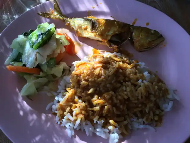 Gerai Makanan & Minuman Hj Jamil Ikan Termenung Food Photo 3