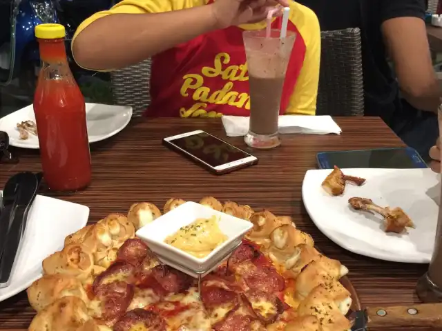 Gambar Makanan Pizza Hut - Banjarbaru 3