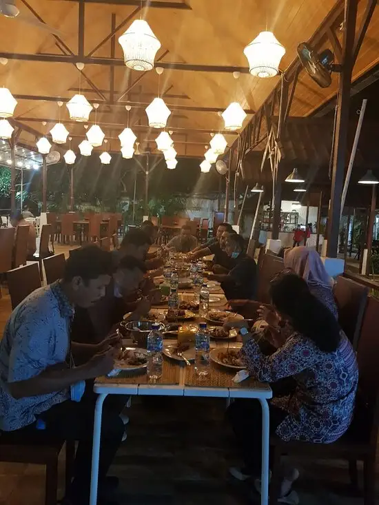 Gambar Makanan Inggandi Beach Restaurant 2