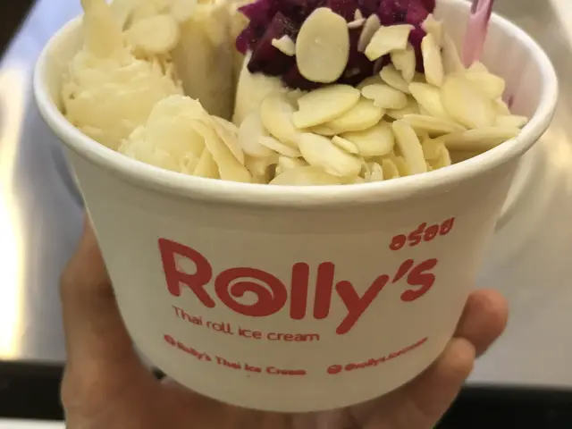 Gambar Makanan Rolly's Thai Ice Cream 2