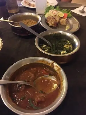 D&apos; Tandoor Restaurant