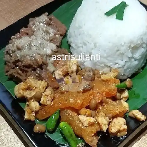 Gambar Makanan Gudeg Bu Tjitro & Bakpia Kumalasari, Kelapa Gading 7