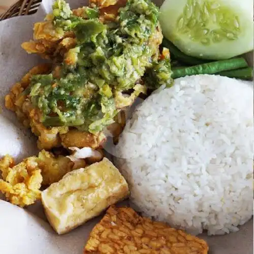 Gambar Makanan Ayam Geprek Sambal Ijo Bang Zuki, Sudirman 4