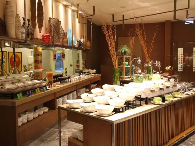 Flavors Restaurant - Holiday Inn & Suites Makati Food Photo 6