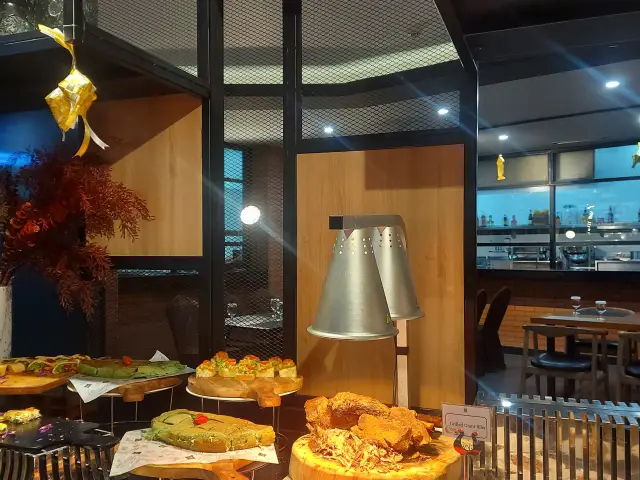 Gambar Makanan sTREATs Restaurant - Hotel Ibis Styles Bekasi 7