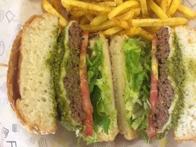 Fess Burger'nin yemek ve ambiyans fotoğrafları 27
