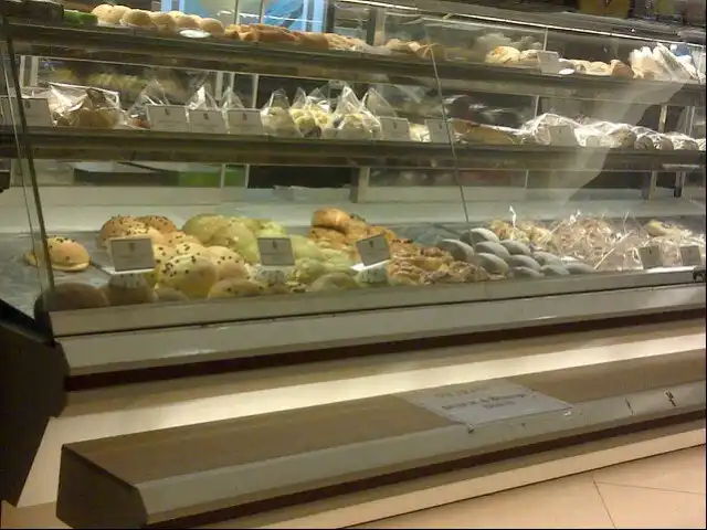 Gambar Makanan Holland Bakery 4