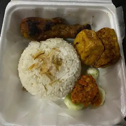 Gambar Makanan Nasi Ayam Bebek Bumbu Ireng, Jl. Cipanas Babakan No.21 5