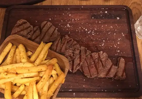 Nusr-Et Steakhouse Sandal Bedesteni'nin yemek ve ambiyans fotoğrafları 14