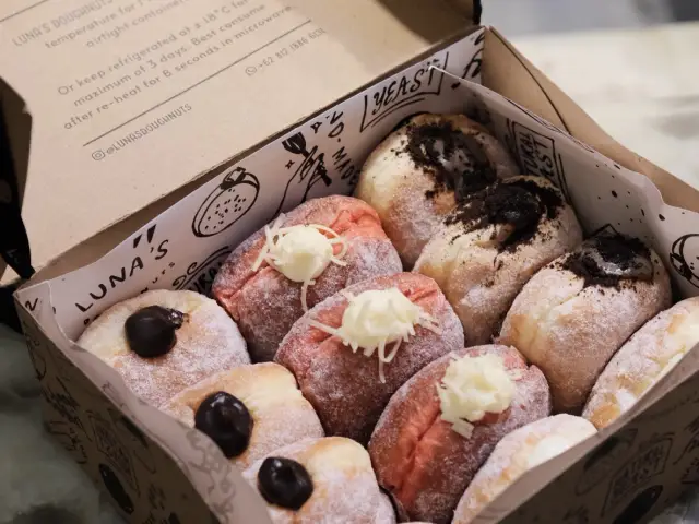 Gambar Makanan Luna's Doughnuts 6