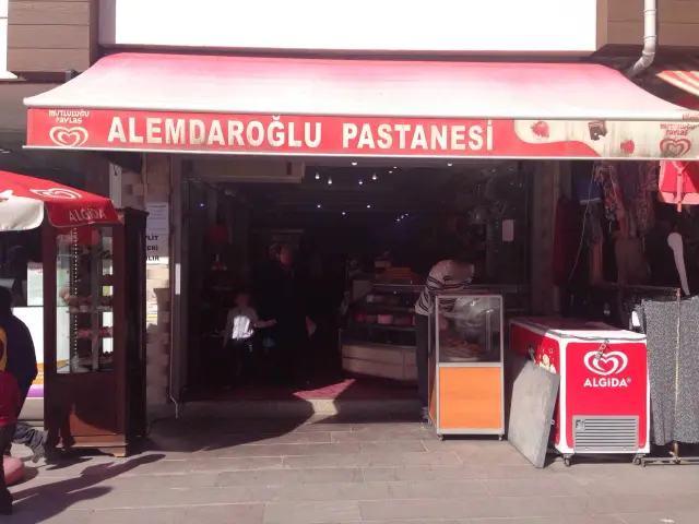 Alemdaroğlu Pastanesi'nin yemek ve ambiyans fotoğrafları 2