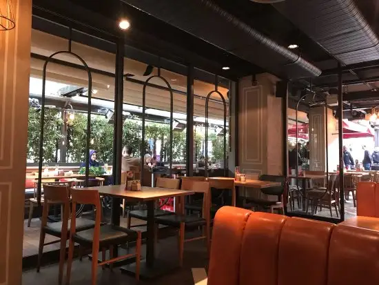Happy Moon's Cafe ve Restaurant