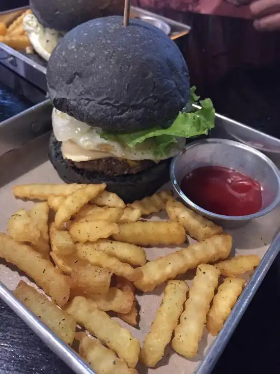 Gambar Makanan Black House Burgers & Cafe 13